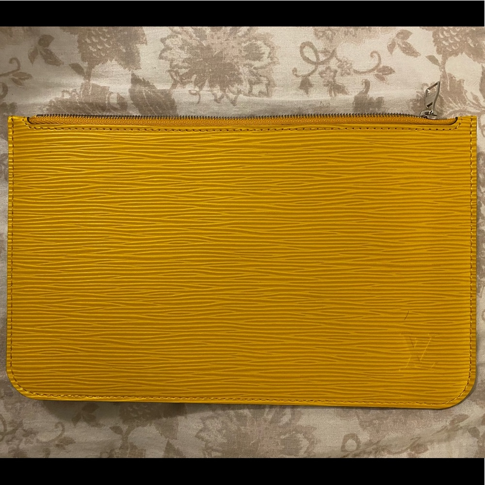 Louis Vuitton Neverfull Epi Pochette